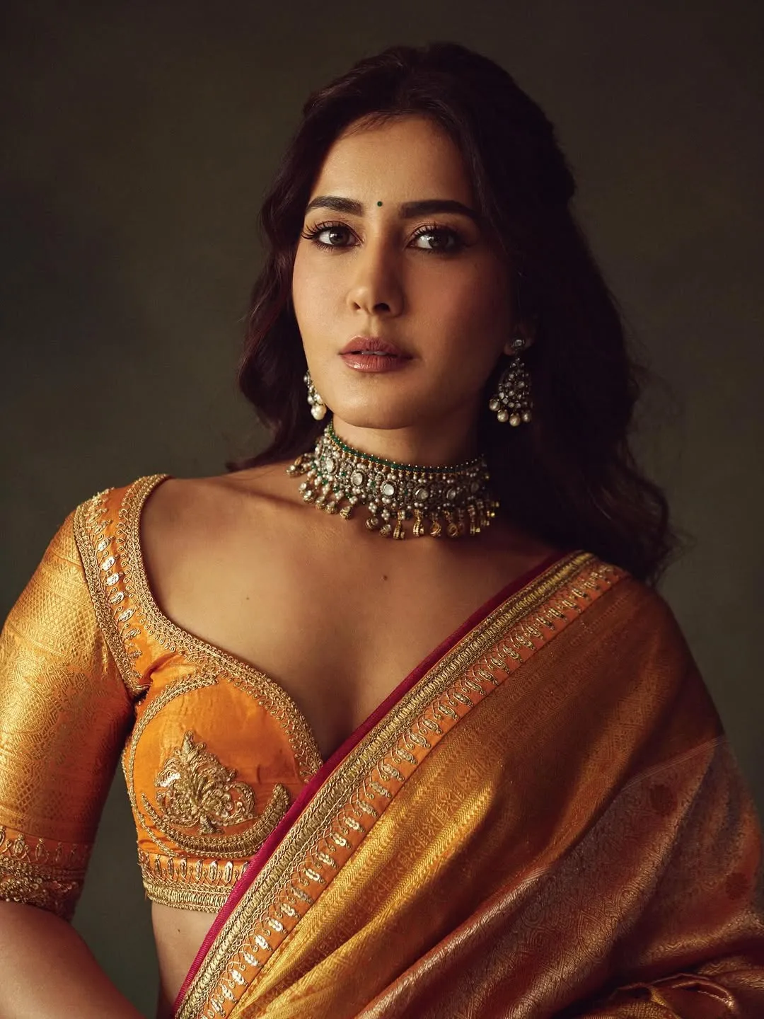 Raashi Khanna Looks Regal in Golden Silk Saree Latest Photos (10)