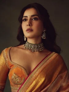 Raashi Khanna Looks Regal in Golden Silk Saree Latest Photos (11)