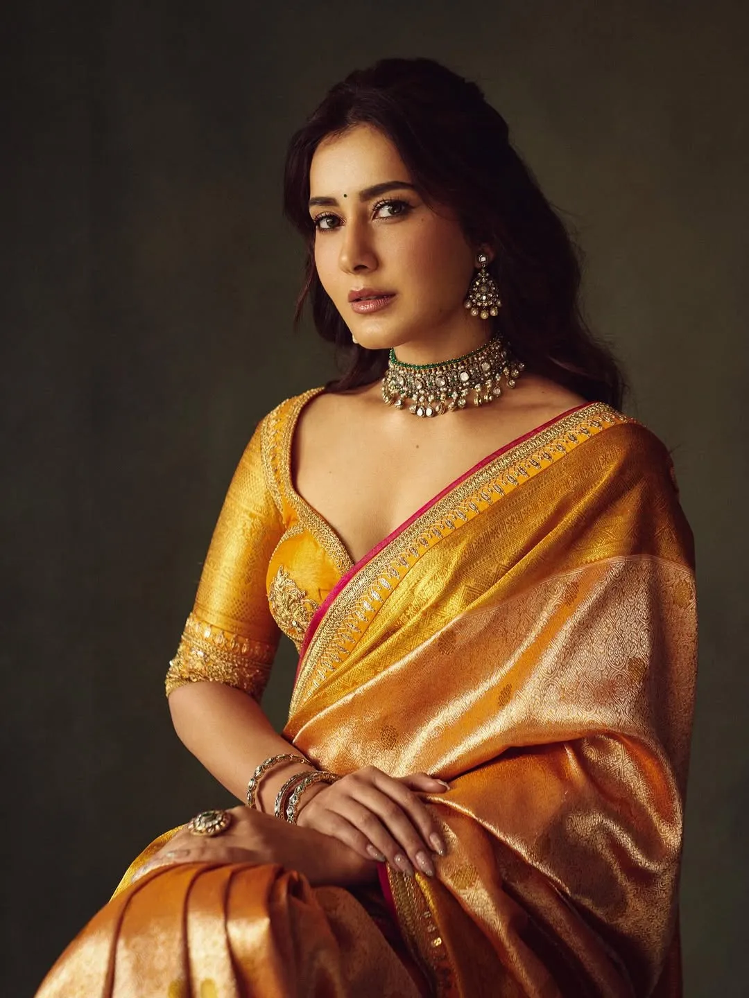 Raashi Khanna Looks Regal in Golden Silk Saree Latest Photos (4)