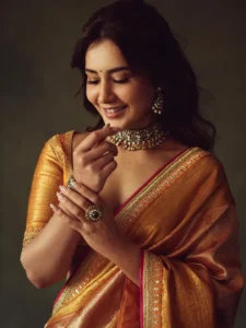 Raashi Khanna Looks Regal in Golden Silk Saree Latest Photos (5)