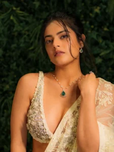 Riddhi Kumar Dazzles in Elegant Designer Saree – Latest Photos (2)
