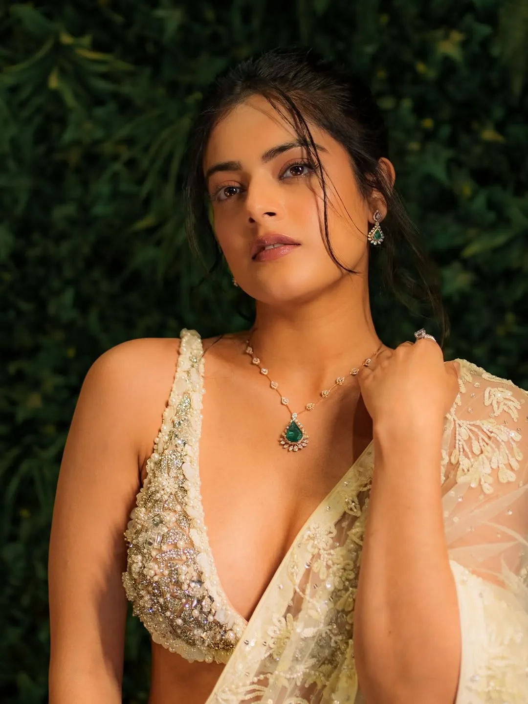 Riddhi Kumar Dazzles in Elegant Designer Saree – Latest Photos (2)