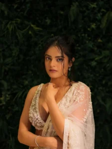 Riddhi Kumar Dazzles in Elegant Designer Saree – Latest Photos (7)
