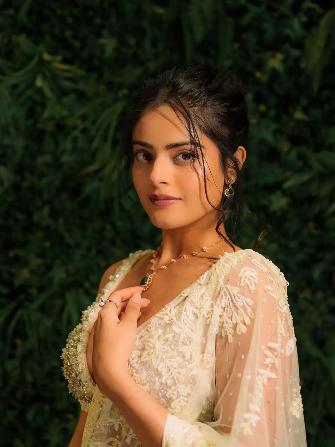 Riddhi Kumar Dazzles in Elegant Designer Saree – Latest Photos (8)