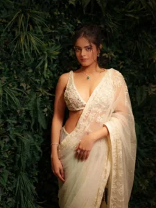 Riddhi Kumar Dazzles in Elegant Designer Saree – Latest Photos (9)