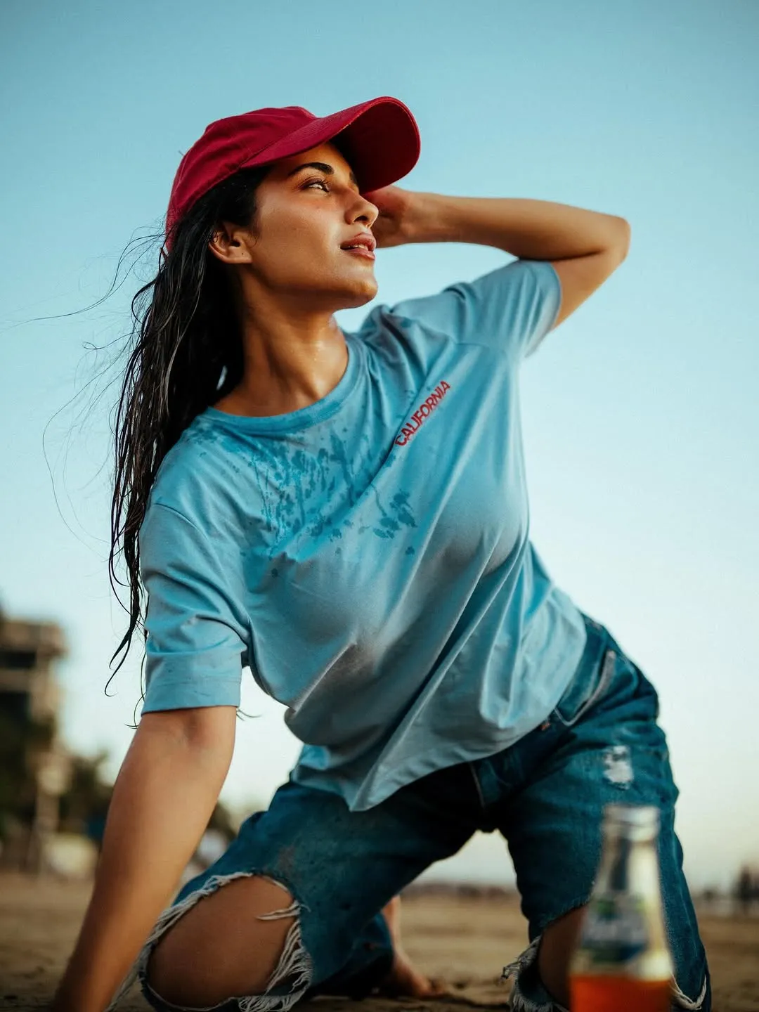 Ruhani Sharma’s Stunning Beachside Portrait Captures Natural Beauty (12)