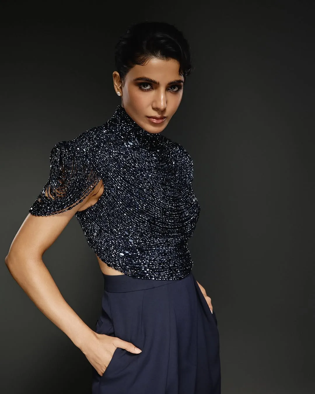 Samantha Ruth Prabhu Stuns in Elegant Black Designer Outfit at Latest Photoshoot (2)