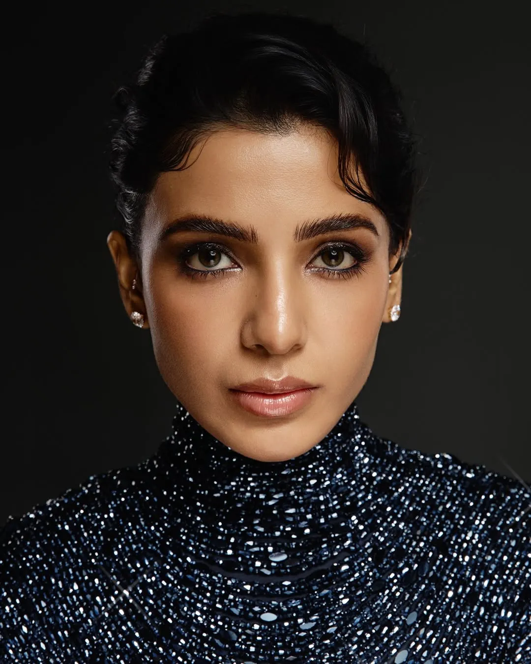 Samantha Ruth Prabhu Stuns in Elegant Black Designer Outfit at Latest Photoshoot (3)