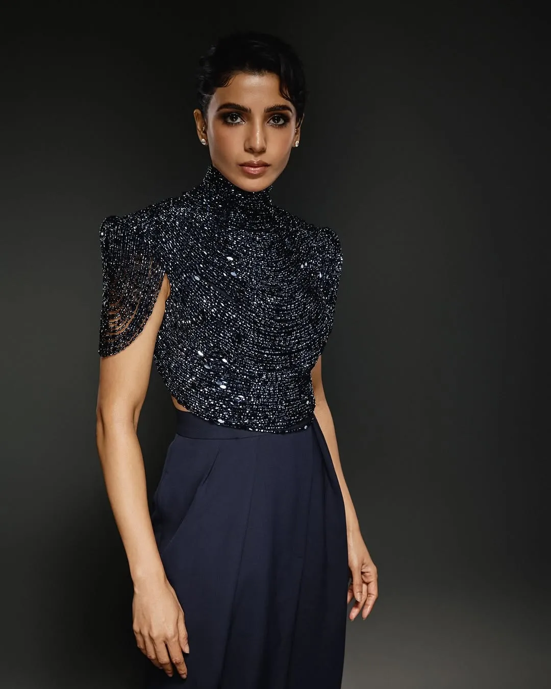 Samantha Ruth Prabhu Stuns in Elegant Black Designer Outfit at Latest Photoshoot (5)
