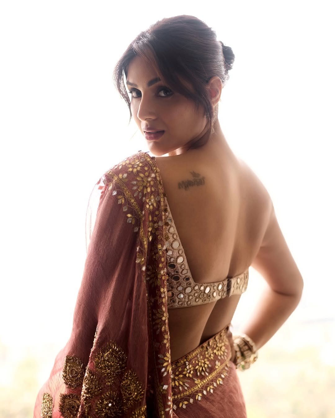 Samyuktha Looks Radiant in Maroon Saree and Mirror Work Blouse Photos (11)