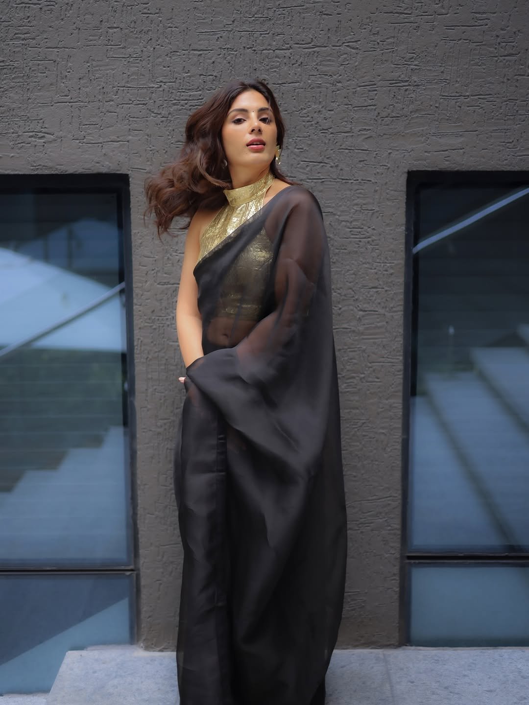 Samyuktha Stuns in Black Saree and Golden Blouse Photos (3)