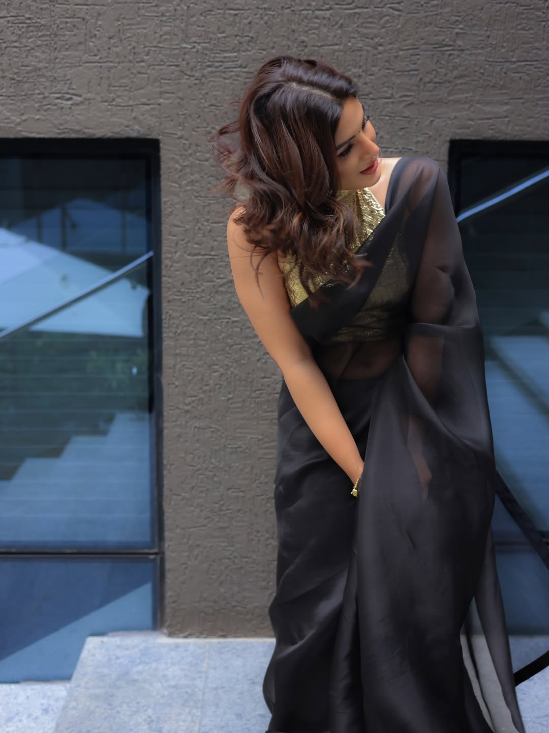 Samyuktha Stuns in Black Saree and Golden Blouse Photos (4)