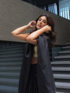 Samyuktha Stuns in Black Saree and Golden Blouse Photos (6)