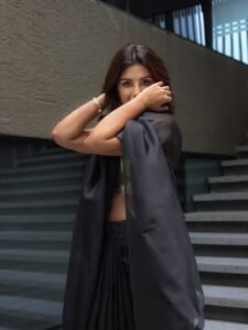 Samyuktha Stuns in Black Saree and Golden Blouse Photos (9)