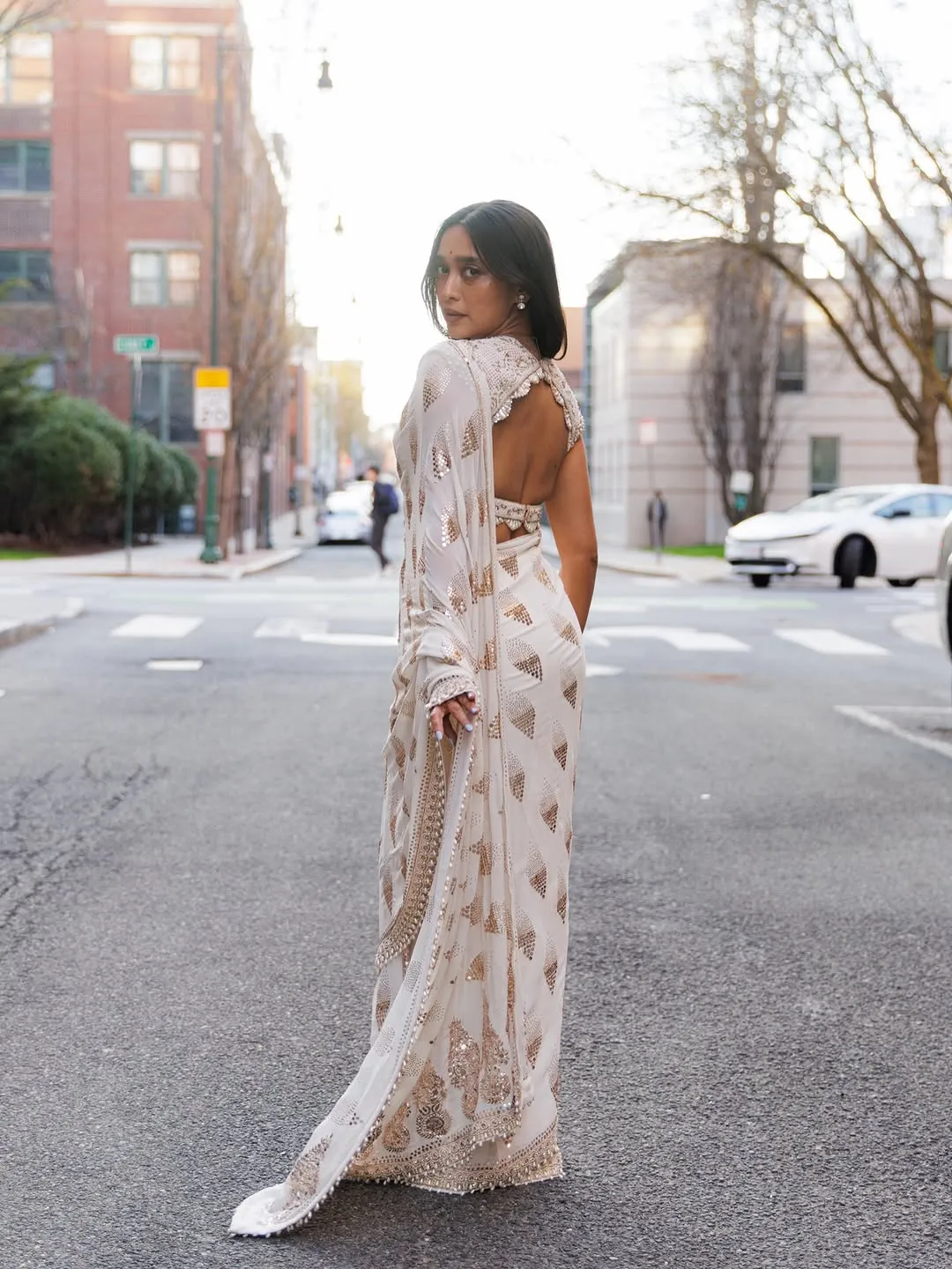 Sayani Gupta Turns Heads in Elegant White Saree – Latest Photos (10)