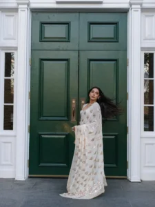 Sayani Gupta Turns Heads in Elegant White Saree – Latest Photos (3)