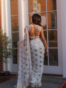 Sayani Gupta Turns Heads in Elegant White Saree – Latest Photos (7)