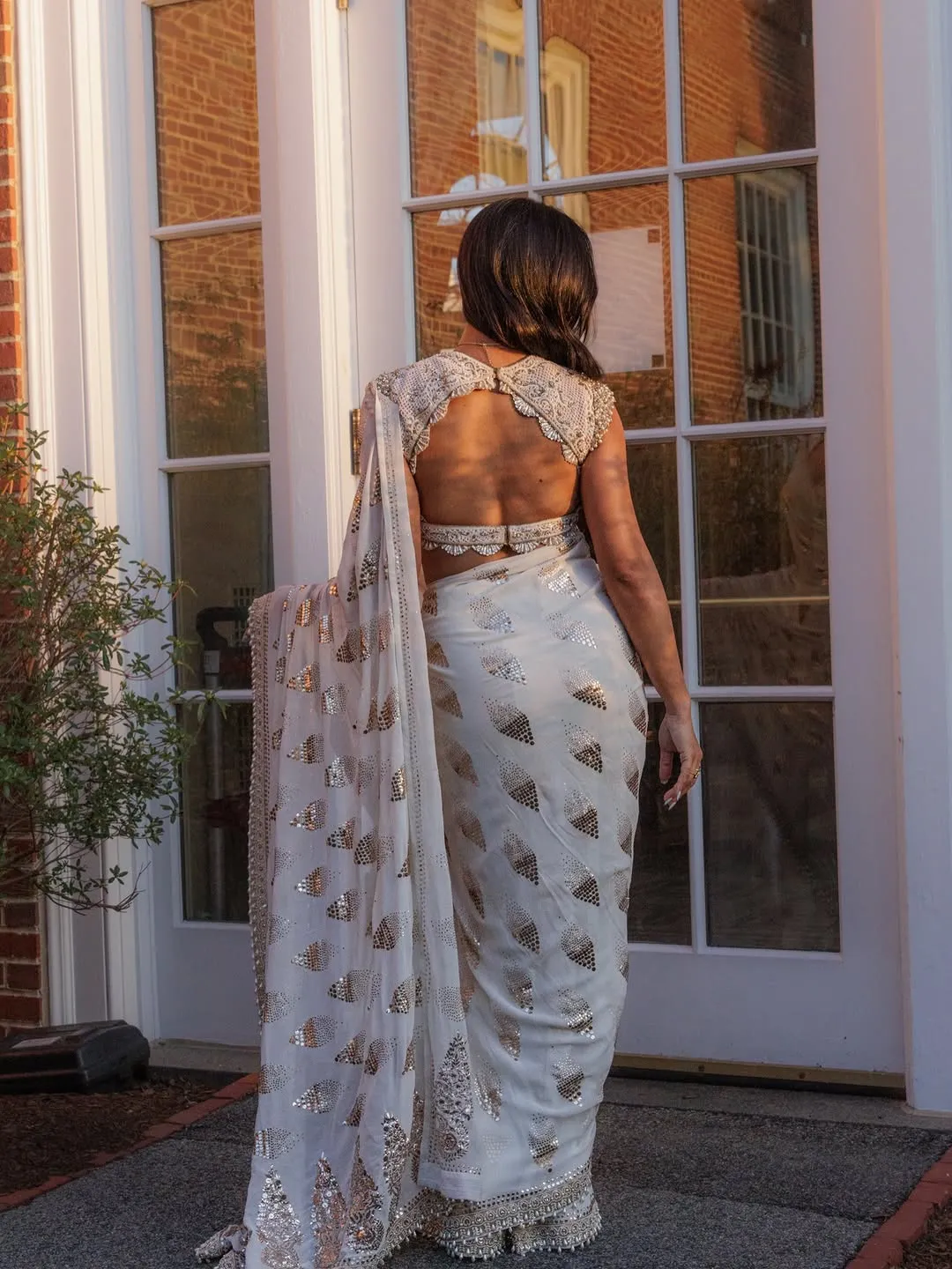 Sayani Gupta Turns Heads in Elegant White Saree – Latest Photos (7)