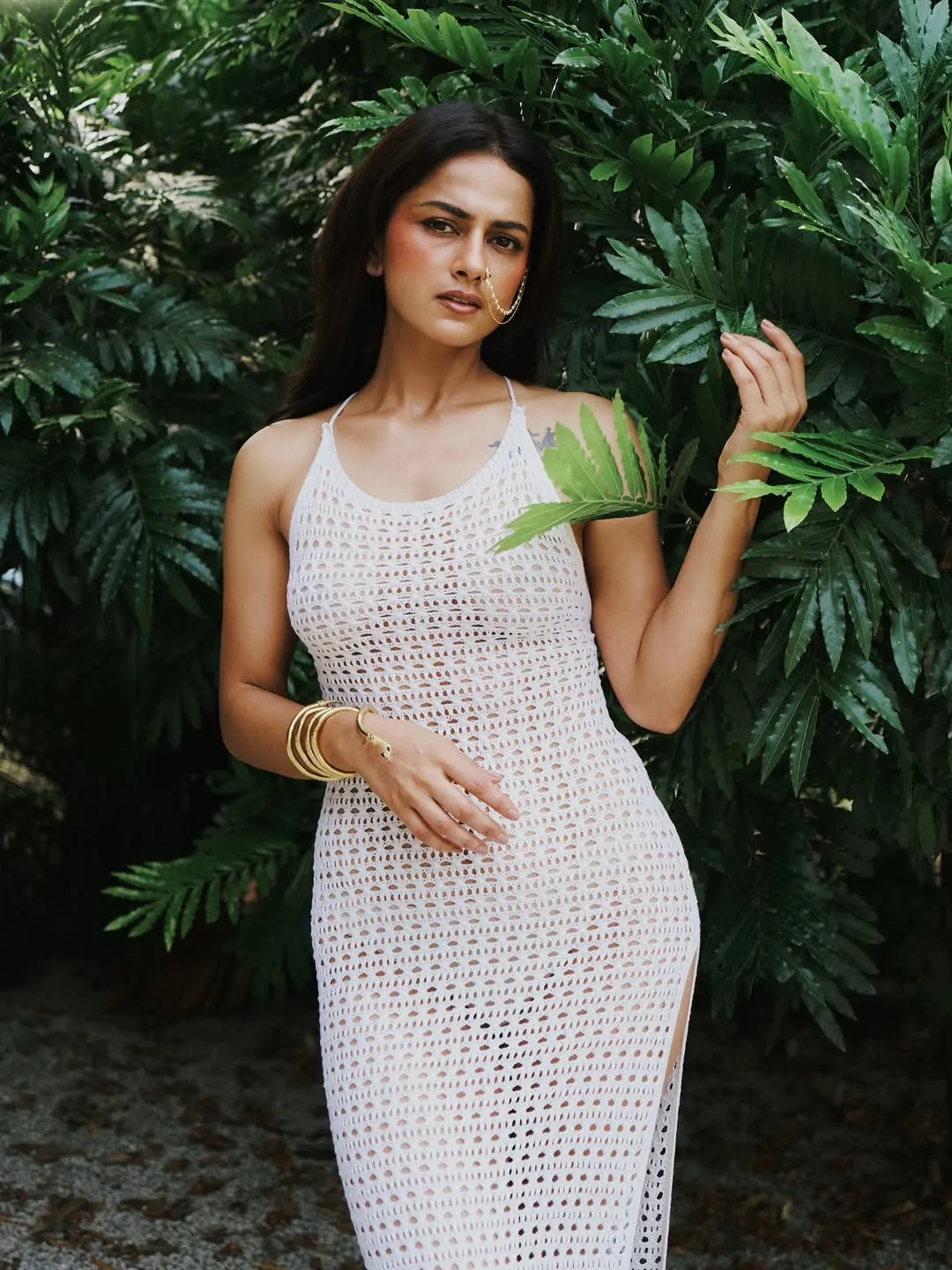 Shraddha Srinath Stuns in Elegant White Crochet Dress – Latest Photos (5)