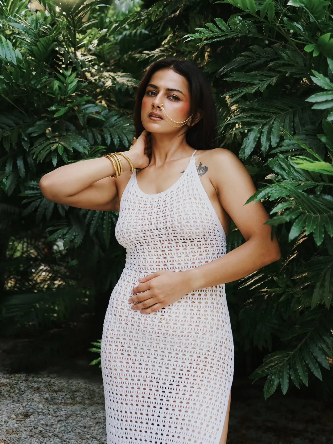 Shraddha Srinath Stuns in Elegant White Crochet Dress – Latest Photos (9)