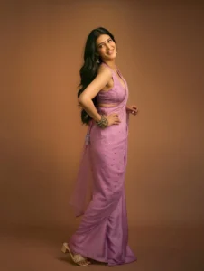 Shruti Haasan Looks Mesmerizing in Lavender Saree – Latest Photos (13)