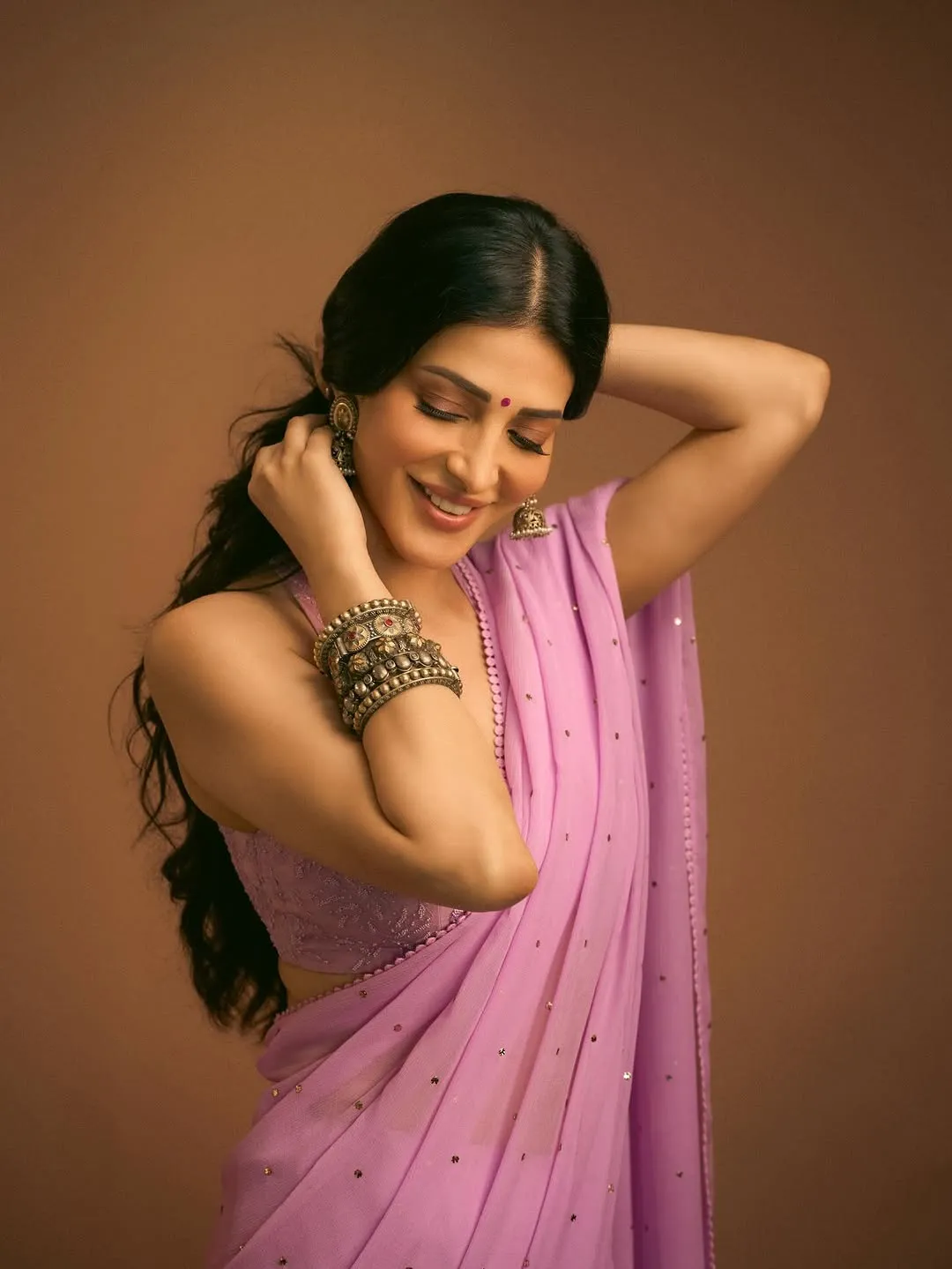 Shruti Haasan Looks Mesmerizing in Lavender Saree – Latest Photos (14)