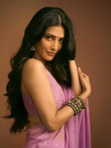 Shruti Haasan Looks Mesmerizing in Lavender Saree – Latest Photos (4)