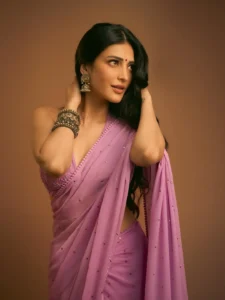 Shruti Haasan Looks Mesmerizing in Lavender Saree – Latest Photos (6)