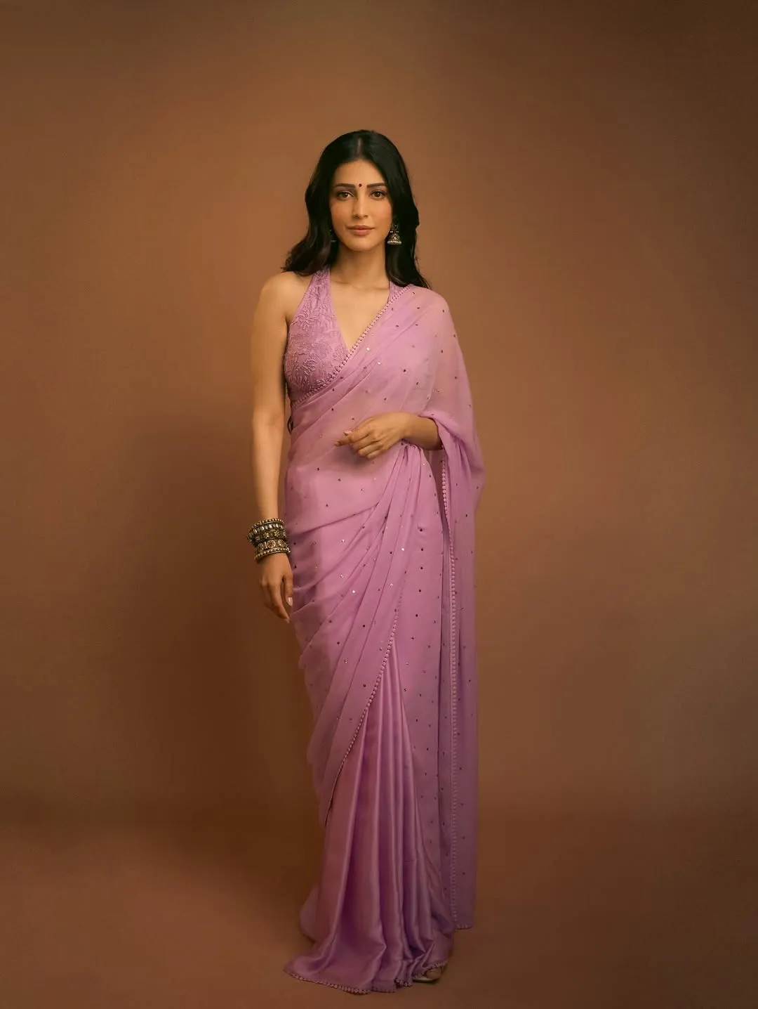 Shruti Haasan Looks Mesmerizing in Lavender Saree – Latest Photos (7)