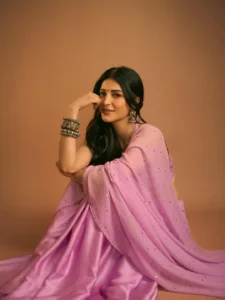 Shruti Haasan Looks Mesmerizing in Lavender Saree – Latest Photos (9)