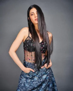 Shruti Haasan Turns Heads in Bold Chic Outfit – Latest Photos (12)