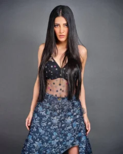 Shruti Haasan Turns Heads in Bold Chic Outfit – Latest Photos (13)
