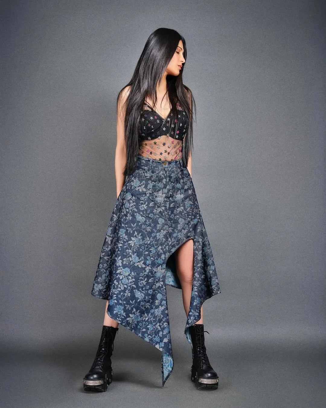 Shruti Haasan Turns Heads in Bold Chic Outfit – Latest Photos (4)