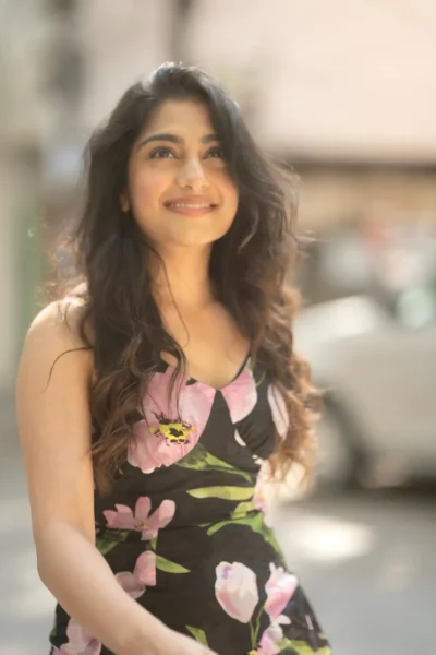 Sona Olickal Looks Charming in Floral Dress Latest Photos (1)