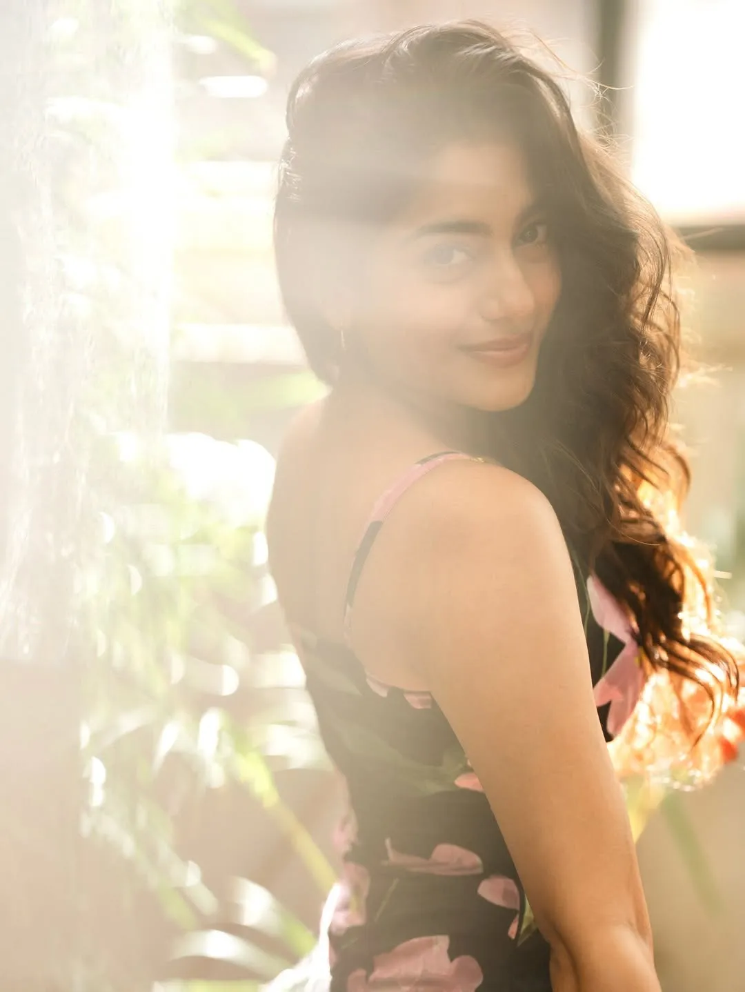 Sona Olickal Looks Charming in Floral Dress Latest Photos (11)