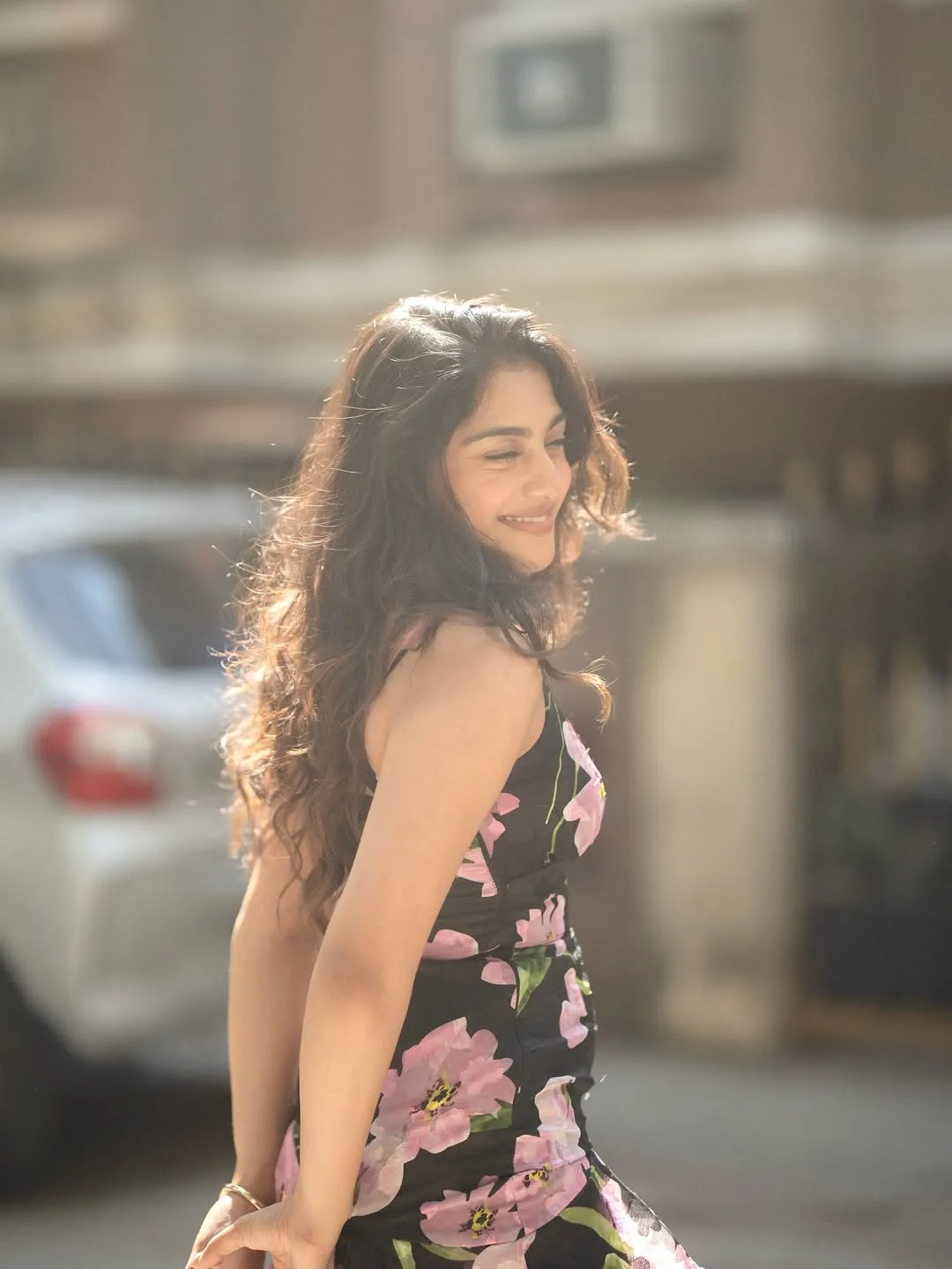 Sona Olickal Looks Charming in Floral Dress Latest Photos (14)