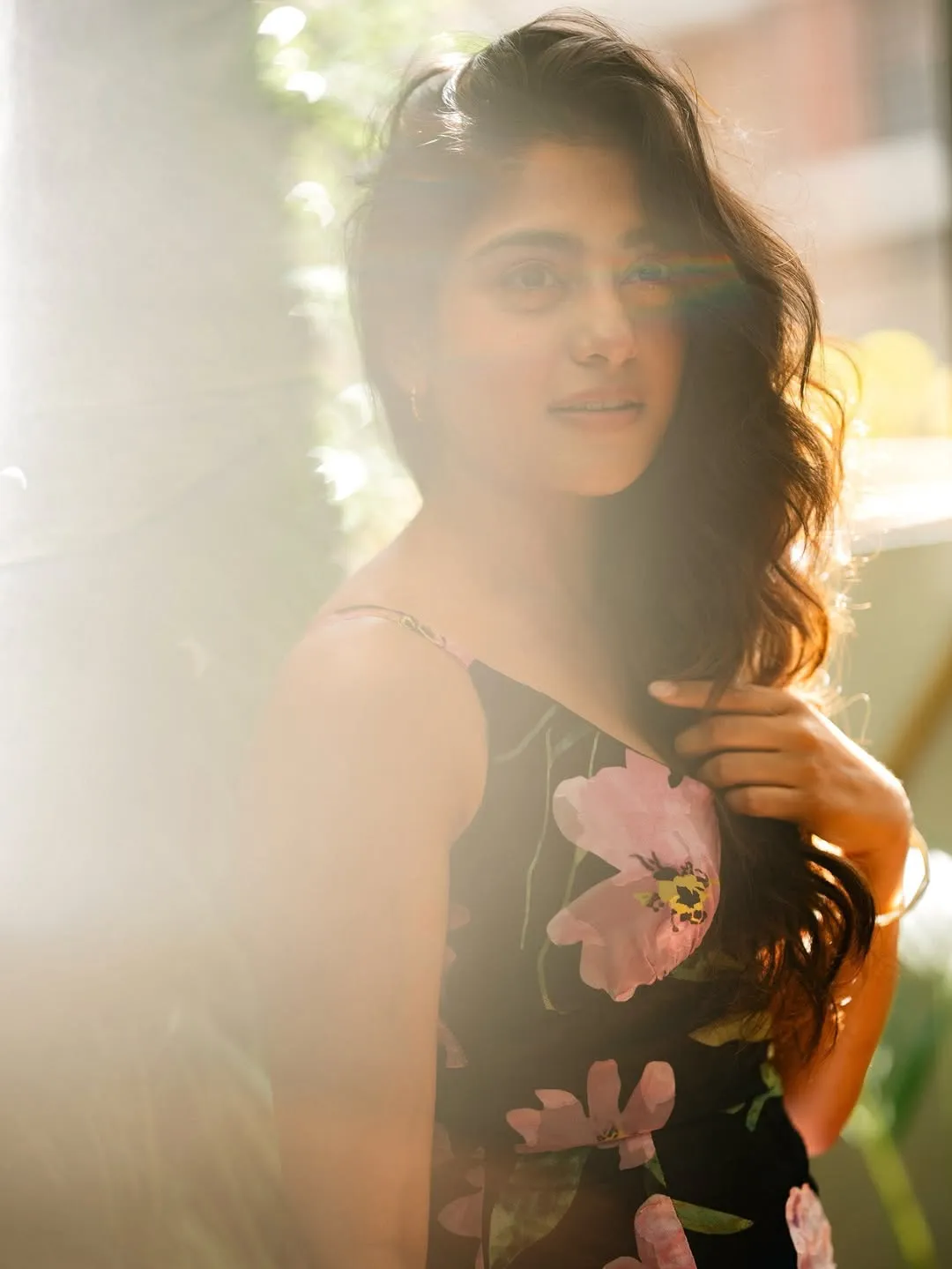 Sona Olickal Looks Charming in Floral Dress Latest Photos (2)