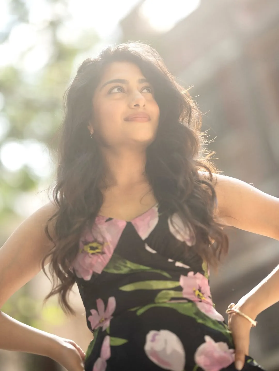 Sona Olickal Looks Charming in Floral Dress Latest Photos (6)