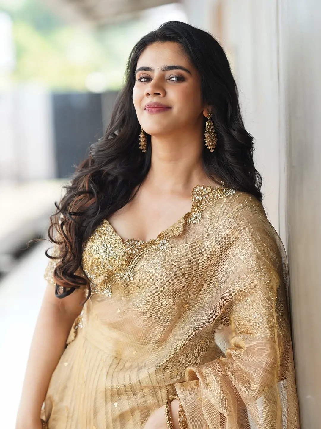 Soundariya Nanjundan Dazzles in Elegant Golden Traditional Outfit (1)