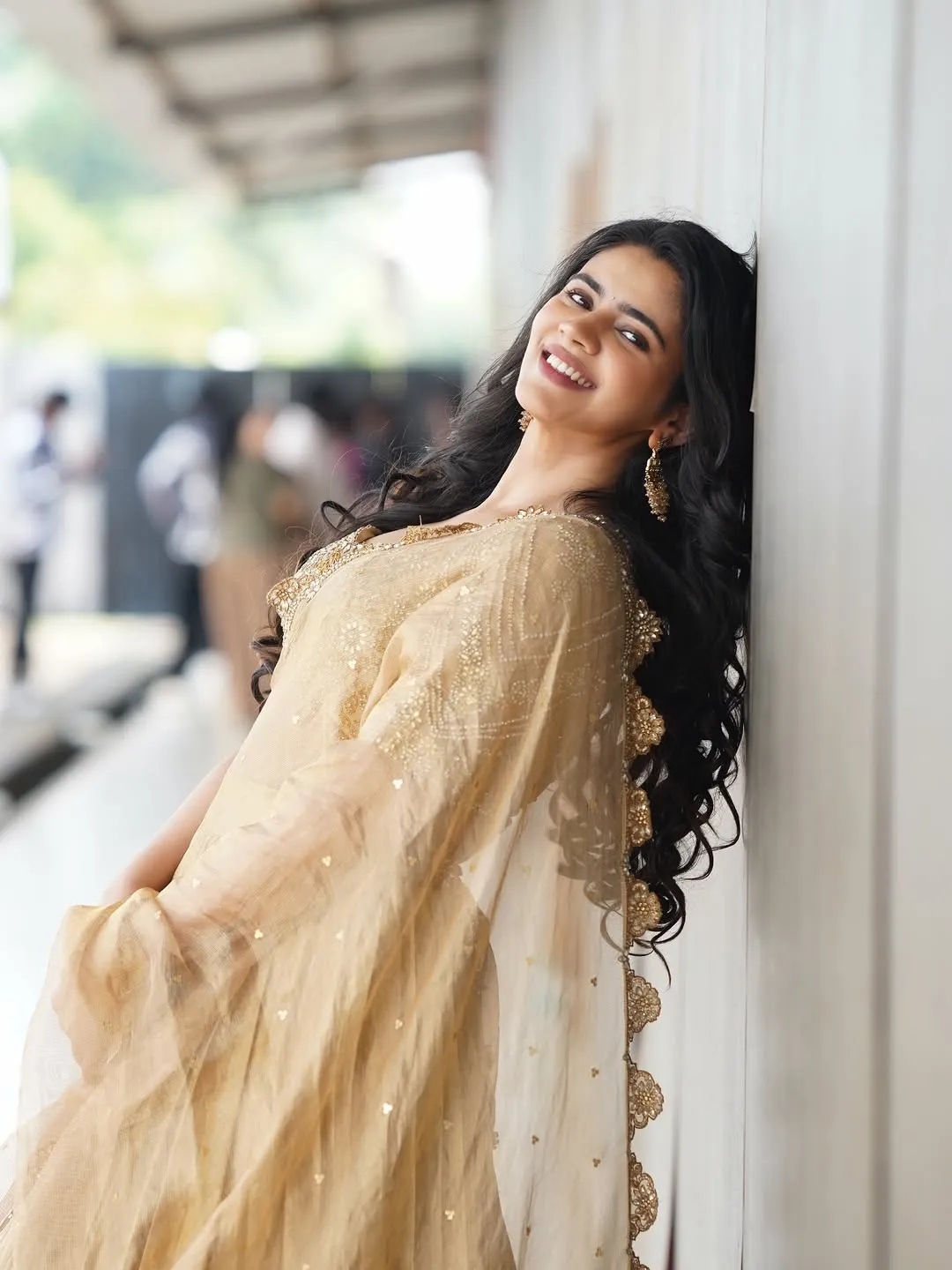 Soundariya Nanjundan Dazzles in Elegant Golden Traditional Outfit (3)