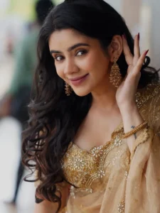 Soundariya Nanjundan Dazzles in Elegant Golden Traditional Outfit (4)