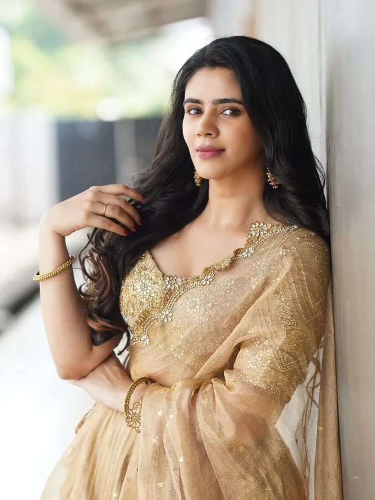 Soundariya Nanjundan Dazzles in Elegant Golden Traditional Outfit (5)