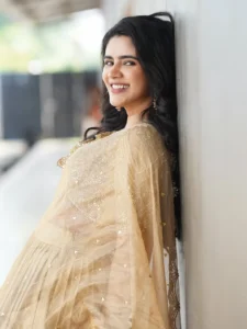 Soundariya Nanjundan Dazzles in Elegant Golden Traditional Outfit (9)