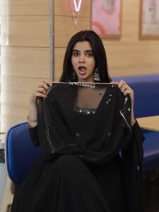 Soundariya Nanjundan Looks Stunning in Elegant Black Traditional Outfit Photos (3)