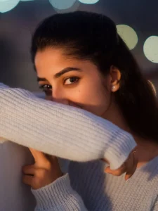 Sushmita Shetty Looks Adorable in Cozy White Sweater Latest Photos (11)