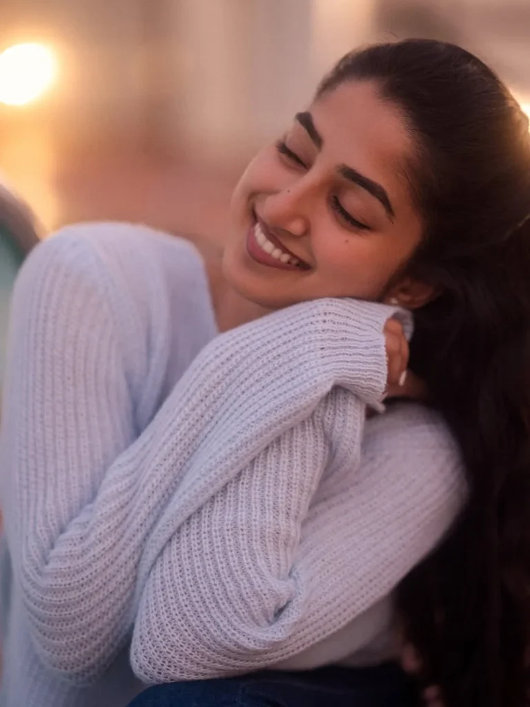 Sushmita Shetty Looks Adorable in Cozy White Sweater Latest Photos (5)