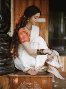 Vedhika Looks Graceful in Traditional Kerala Saree – Latest Photos (12)