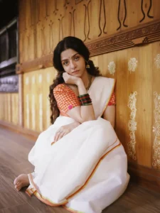 Vedhika Looks Graceful in Traditional Kerala Saree – Latest Photos (2)
