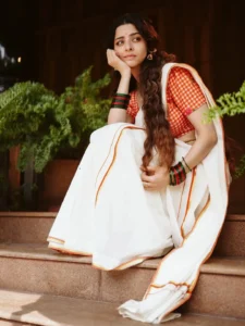 Vedhika Looks Graceful in Traditional Kerala Saree – Latest Photos (7)