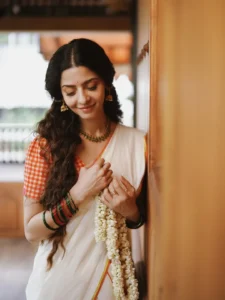 Vedhika Looks Graceful in Traditional Kerala Saree – Latest Photos (8)